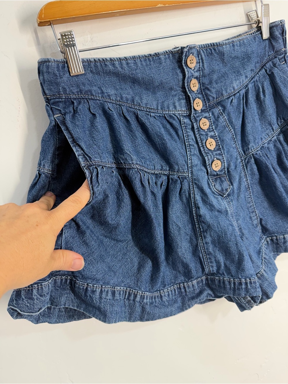 Free People We The Free Fleur High Waist Denim Ruffle Shorts in True Blue Sz M - Picture 12 of 15